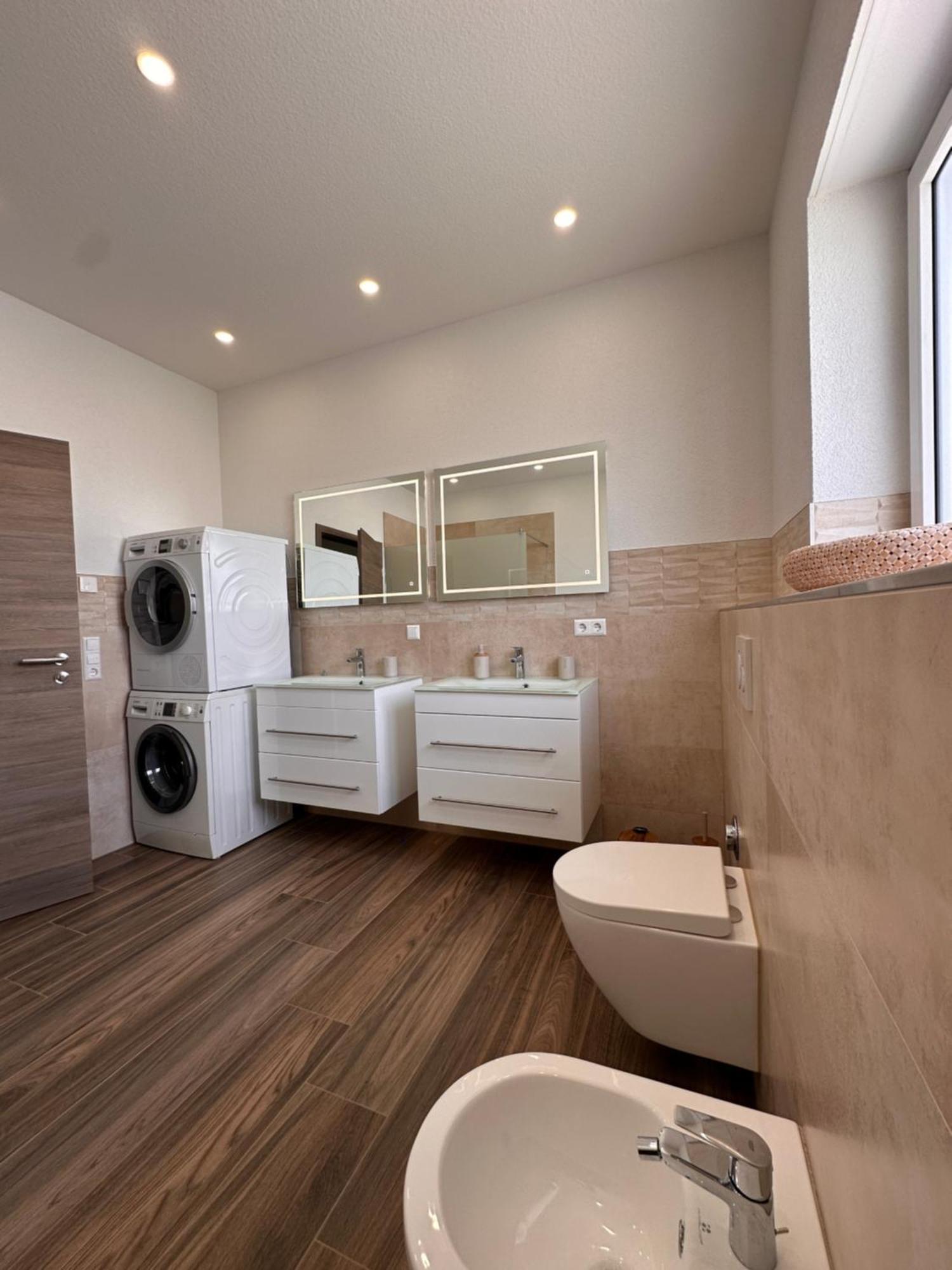 Amao-Obsidian I 120Qm I Elegantes Business- & Familienapartment I 3 Schlafzimmer I Kingsize Betten Шванау Екстериор снимка