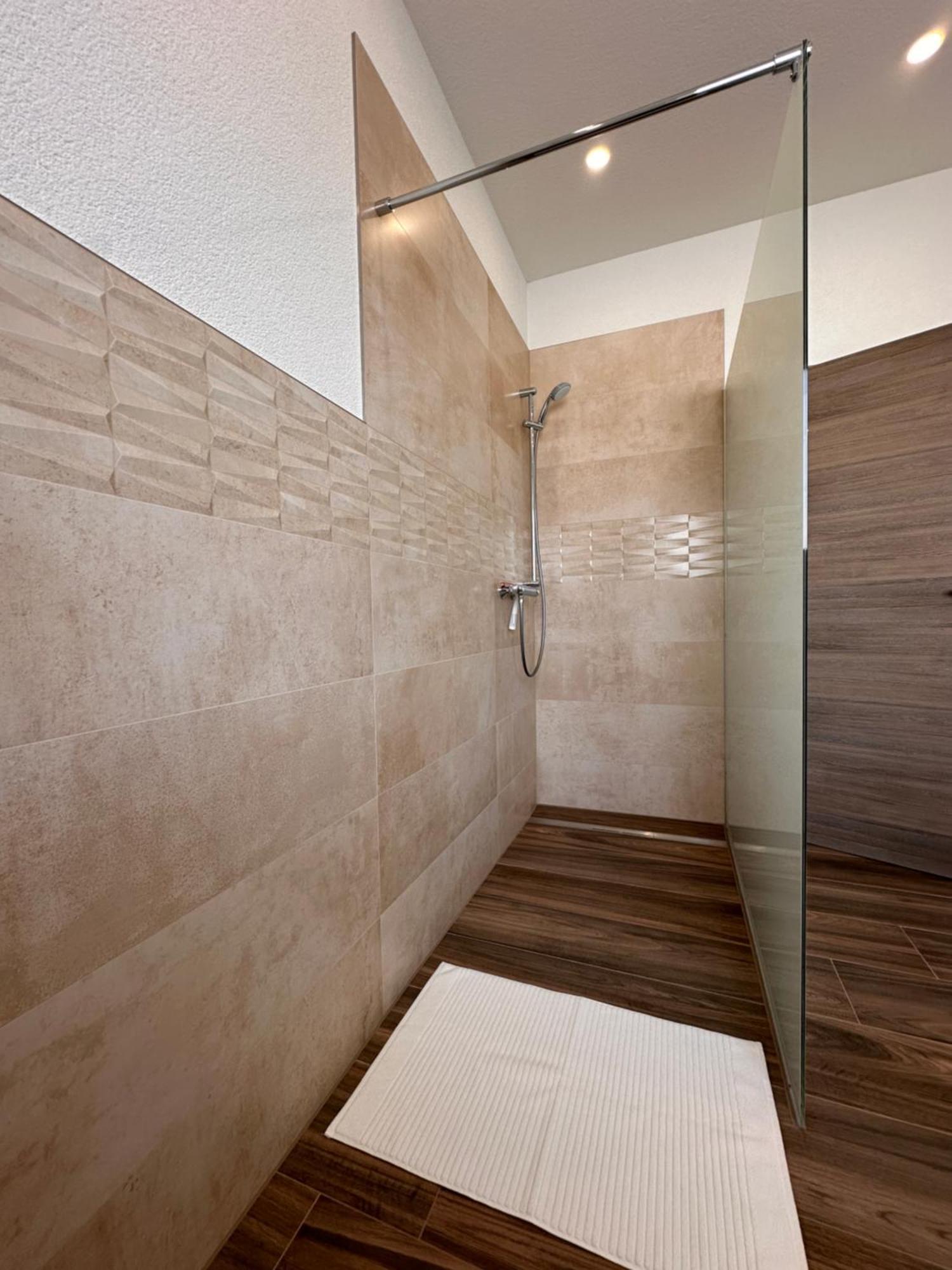 Amao-Obsidian I 120Qm I Elegantes Business- & Familienapartment I 3 Schlafzimmer I Kingsize Betten Шванау Екстериор снимка